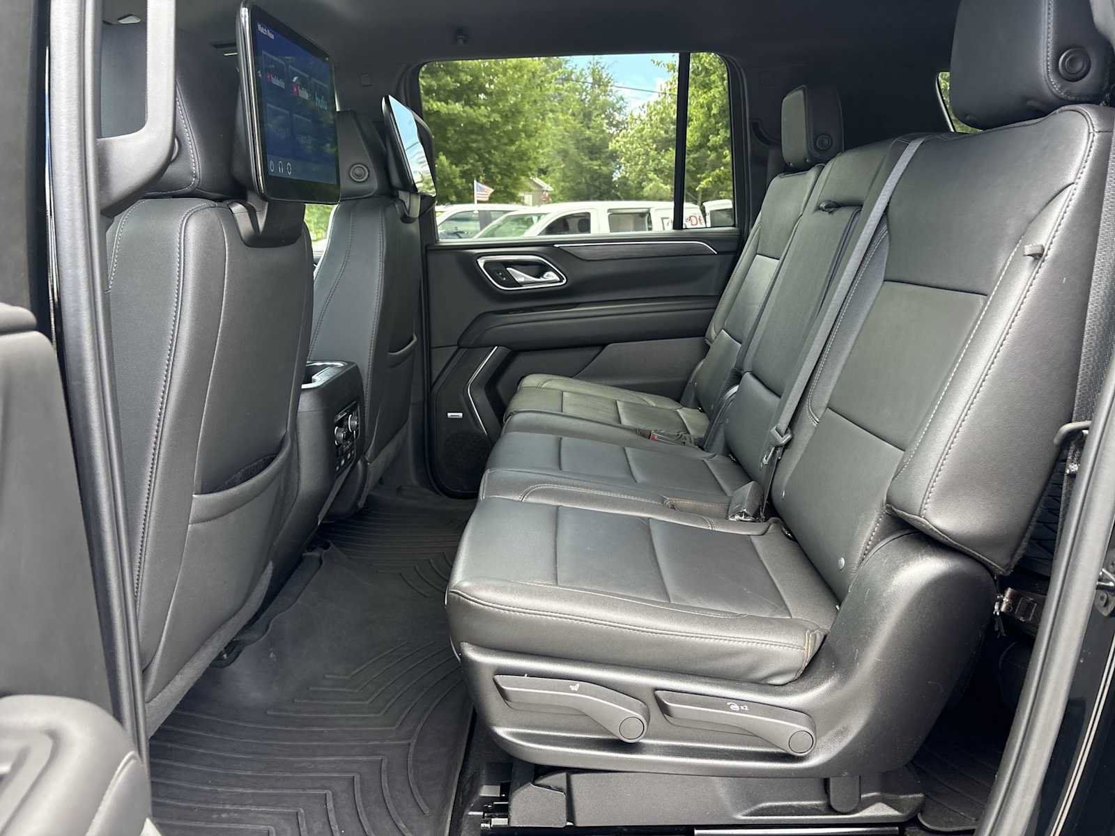 Used 2024 Chevrolet Suburban Z71 AWD/4WD image 24