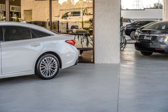Used 2019 Toyota Avalon Limited FWD image 59