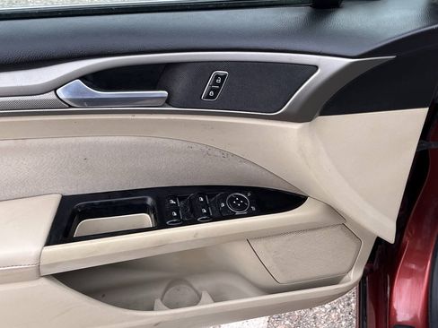 Used 2014 Ford Fusion SE FWD image 18