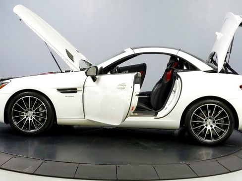 Used 2017 Mercedes-Benz SLC 43 AMG image 12