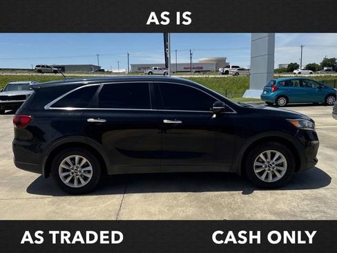 Used 2019 Kia Sorento LX image 9