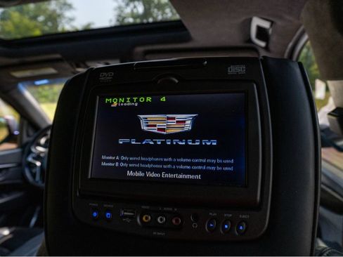 Used 2016 Cadillac Escalade Platinum RWD image 22