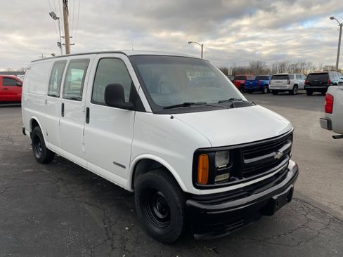 Used 2002 Chevrolet Express 1500 image 3