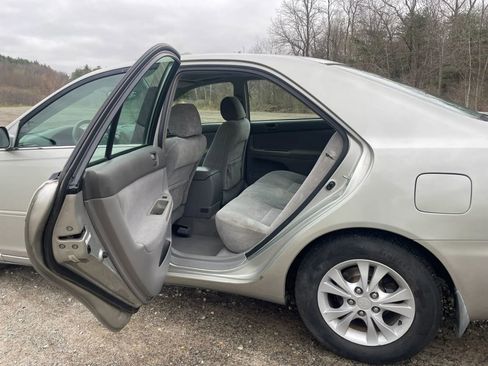 Used 2004 Toyota Camry LE FWD image 6