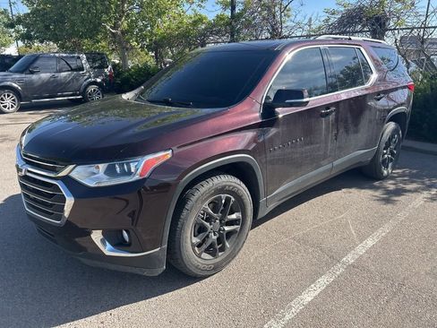 Used 2020 Chevrolet Traverse LT image 1