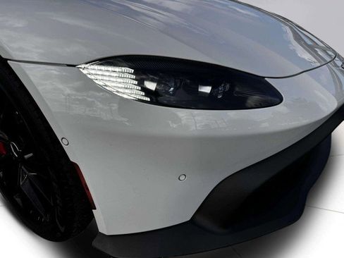 Used 2023 Aston Martin V8 Vantage Coupe image 11