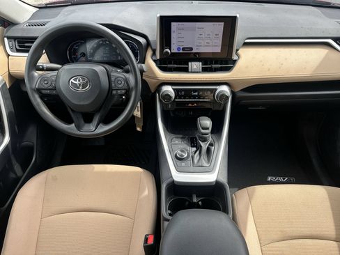 Used 2024 Toyota RAV4 LE AWD/4WD image 18
