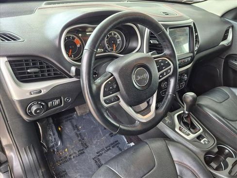 Used 2017 Jeep Cherokee Trailhawk AWD/4WD image 10