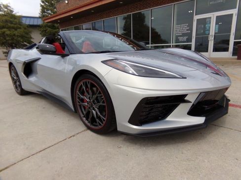 Used 2023 Chevrolet Corvette Stingray Convertible w/ 1LT RWD image 3