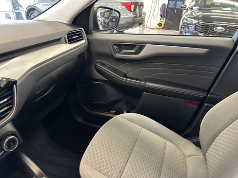 Certified 2022 Ford Escape SE w/ Cold Weather Package image 23