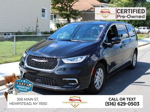 Used 2025 Chrysler Pacifica Select FWD image 1