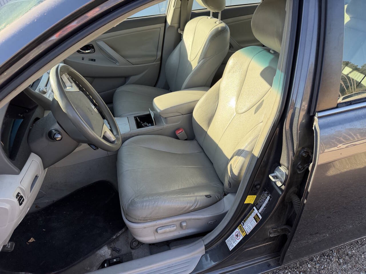 Used 2011 Toyota Camry LE FWD image 19