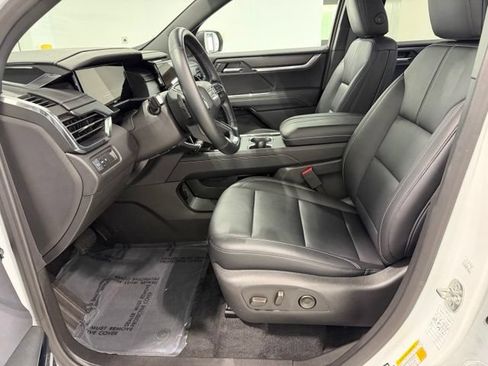 Used 2026 GMC Acadia Elevation w/ Elevation Premium Package FWD image 10