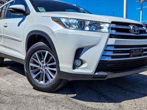 Used 2019 Toyota Highlander XLE AWD/4WD image 4