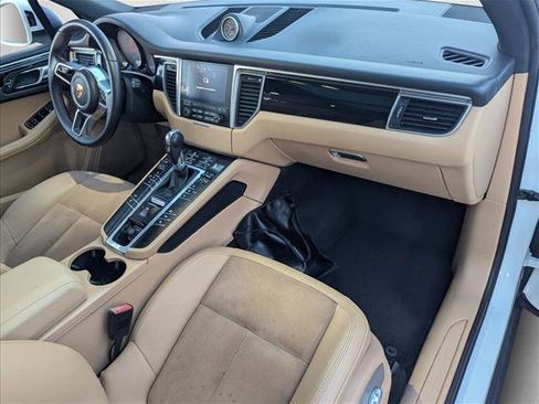 Used 2018 Porsche Macan image 22