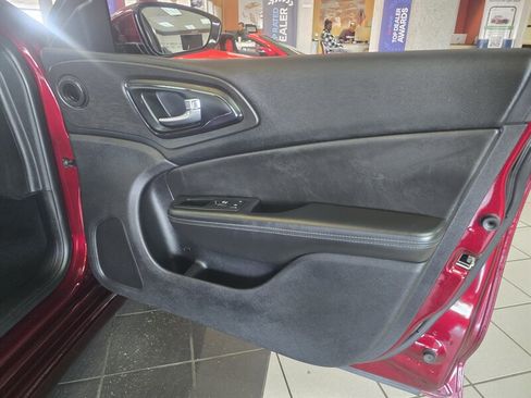 Used 2016 Chrysler 200 S w/ Comfort Group image 10