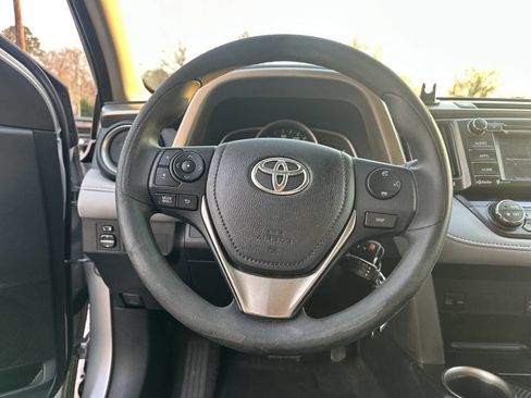 Used 2014 Toyota RAV4 XLE image 12