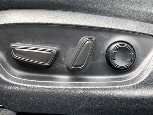 Used 2021 Toyota Camry SE FWD image 34
