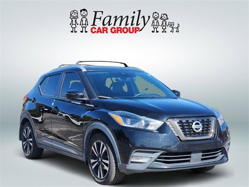 Used 2020 Nissan Kicks SR w/ SR Premium Package image 2