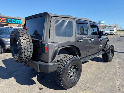 Used 2018 Jeep Wrangler Unlimited Sport S AWD/4WD image 3
