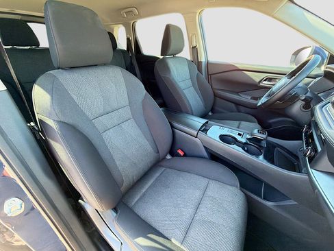 Used 2025 Nissan Rogue SV image 15