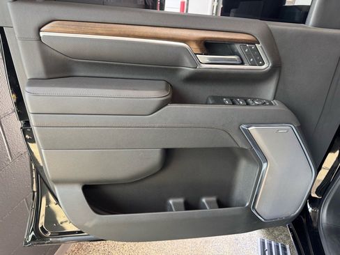 Used 2025 Chevrolet Silverado 3500 High Country w/ Midnight Edition image 18