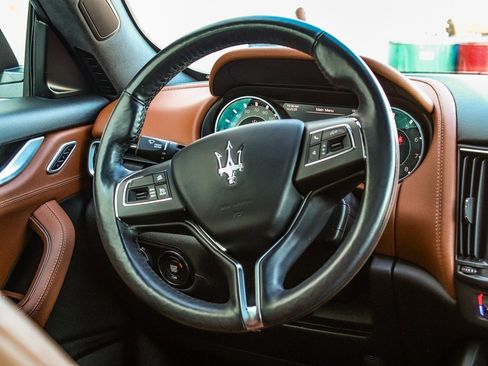 Used 2021 Maserati Levante image 27