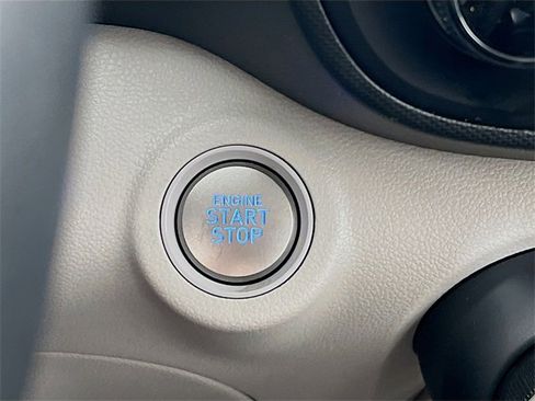 Used 2024 Hyundai Venue SEL image 16