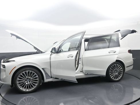 Used 2025 BMW X7 xDrive40i w/ Executive Package AWD/4WD image 41