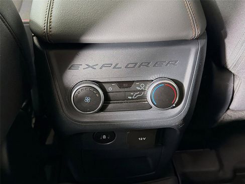 Used 2025 Ford Explorer Active AWD/4WD image 24