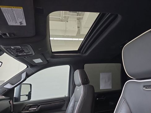 Used 2024 GMC Sierra 2500 AT4X image 53