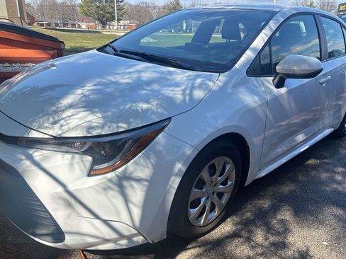 Used 2025 Toyota Corolla LE image 3