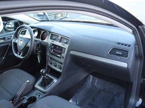 Used 2015 Volkswagen Golf Launch Edition image 20