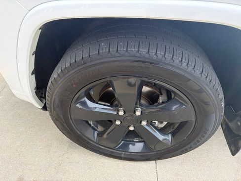 Used 2015 Jeep Grand Cherokee Altitude AWD/4WD image 16