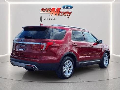 Used 2017 Ford Explorer XLT w/ Equipment Group 202A FWD image 4