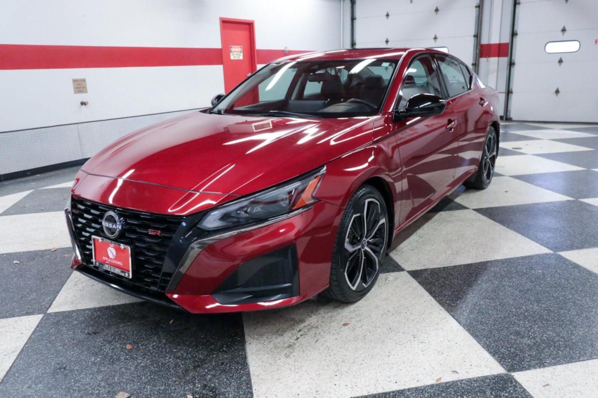 Used 2023 Nissan Altima 2.5 SR w/ SR Premium Package FWD image 5