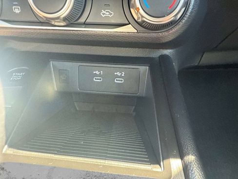Used 2025 Nissan Kicks SV AWD/4WD image 31