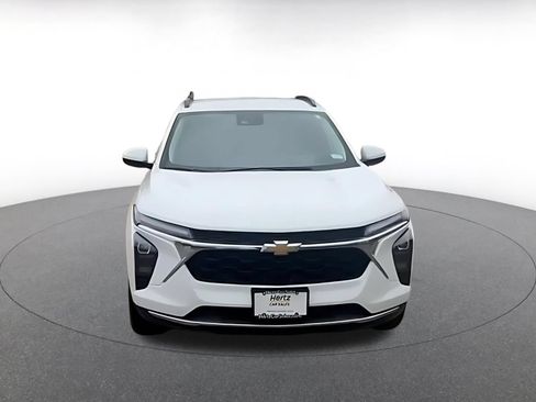 Used 2025 Chevrolet Trax LT FWD image 4