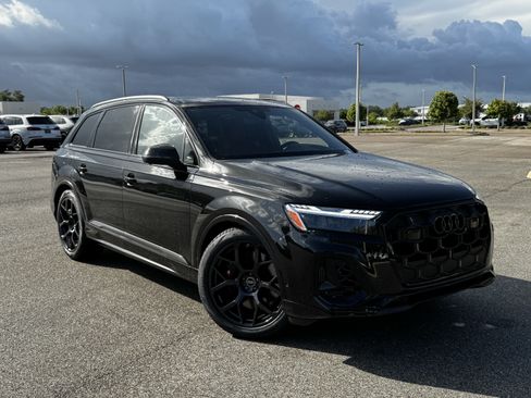 New 2026 Audi SQ7 Prestige AWD/4WD image 1
