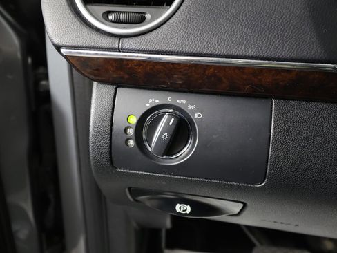 Used 2011 Mercedes-Benz GL 450 4MATIC image 33