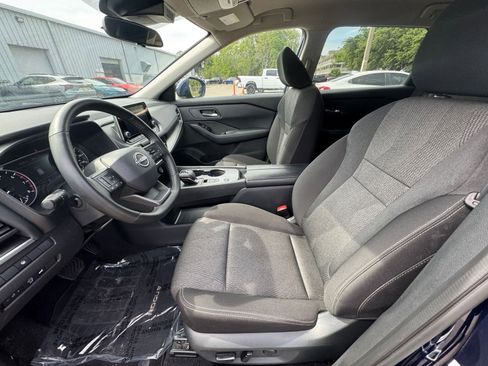 Used 2025 Nissan Rogue SV FWD image 28