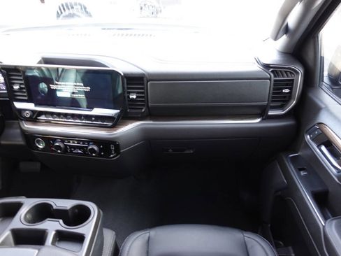 Used 2024 Chevrolet Silverado 1500 LT image 38