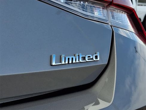 Used 2023 Hyundai Elantra Limited w/ Preferred Accessory Package image 34