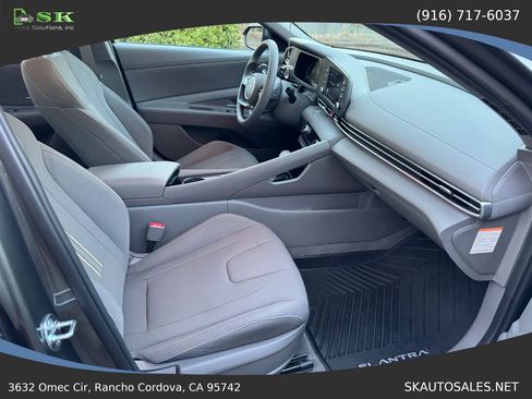 Used 2025 Hyundai Elantra Hybrid FWD image 19