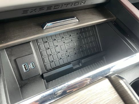 Used 2024 Ford Expedition Max Limited image 13