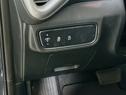 Used 2025 Kia Soul LX w/ LX Technology Package FWD image 17
