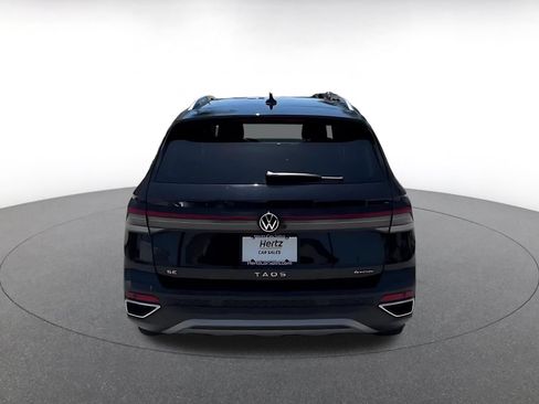 Used 2025 Volkswagen Taos SE AWD/4WD image 12