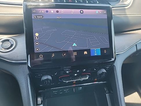 Used 2023 Jeep Grand Cherokee Overland w/ Luxury Tech Group IV RWD image 18