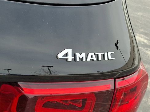 Used 2023 Mercedes-Benz GLB 250 4MATIC image 16