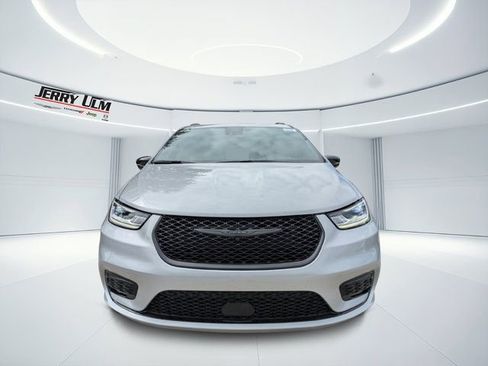 New 2026 Chrysler Pacifica Limited w/ S Appearance Package image 8